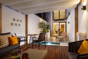 a living room with a couch and a table at STUPENDO- Two Rooms, patio With refreshing Pond-Center-Air conditioning in Lisbon