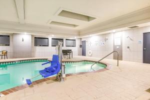 Bazén v ubytování Holiday Inn Express & Suites Longview North by IHG nebo v jeho okolí