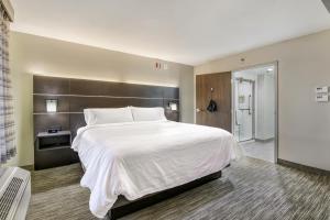 Postel nebo postele na pokoji v ubytování Holiday Inn Express & Suites Longview North by IHG