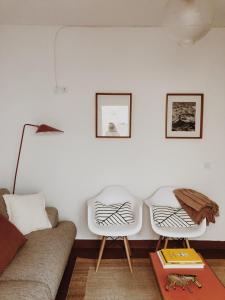 a living room with a couch and two chairs at Maria Tereza Sea Villa in Costa da Caparica