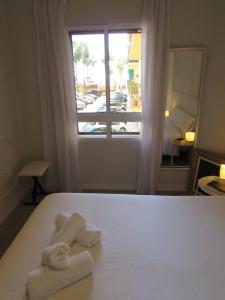 Postel nebo postele na pokoji v ubytování Apartamento a 50 metros de la playa malagueta con vistas al mar
