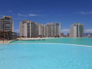 a large swimming pool with buildings in the background at Central de Arriendos Nueva Serena in La Serena