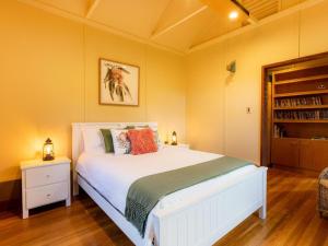 Letto o letti in una camera di The Dairy at Cavan I Kangaroo Valley I Stunning Views