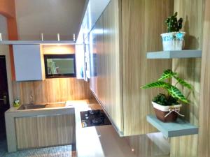 A kitchen or kitchenette at Ahlen Pangandaran