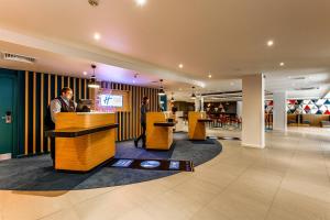 Lobbyen eller receptionen på Holiday Inn Express London-Hammersmith, an IHG Hotel