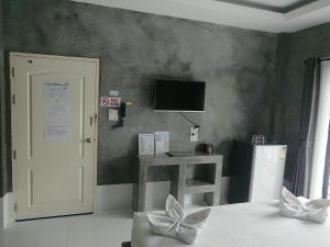 TV a/nebo společenská místnost v ubytování Lopburi Palm Resort