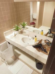 Fotografie z fotogalerie ubytování FAMISA Eastern Gold Service Apartment v Kertehu