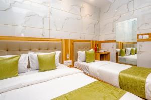 En eller flere senge i et værelse på Hotel Al Fatah