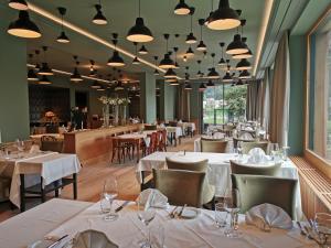 Restaurant ou autre lieu de restauration dans l'établissement Kongress Hotel Davos