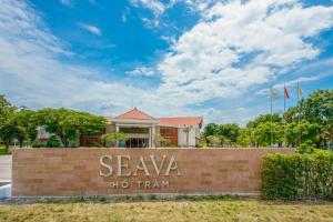 湖聰的住宿－Seava Ho Tram Beach Resort，房屋前读萨瓦雅猪车的标志