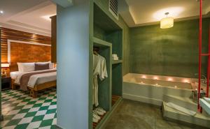 Ein Badezimmer in der Unterkunft Primefold Hotel