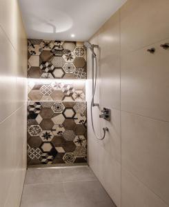 Koupelna v ubytování Verwall Apartment Arlberg - mit Sauna, Balkon und Skiraum