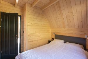 Postel nebo postele na pokoji v ubytování Chalets Na'Thur lodge