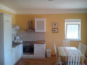 Kuchyň nebo kuchyňský kout v ubytování Apartments Villa Kristina