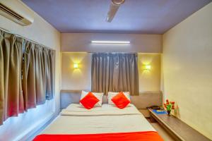 Postel nebo postele na pokoji v ubytování Hotel Grand Ashwin