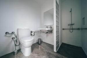 A bathroom at Retiro Atlântico