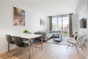Televízia a/alebo spoločenská miestnosť v ubytovaní Tendency Apartments 12 Penthouse