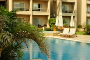 Bazén v ubytování Panacea Suites Hotel nebo v jeho okolí
