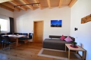 a living room with a couch and a table at Chalet Gonda inklusive Premiumcard in Galtür