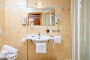 Koupelna v ubytování Hotel Rex