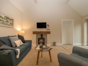 a living room with a couch and a fireplace at Barn Owl Cottage in Salisbury