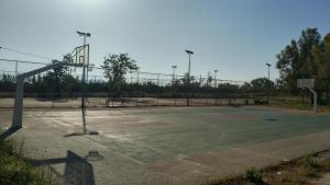 Tenis alebo squash v ubytovaní CASA LELA 1...όπως μια φορά...like once alebo jeho okolí