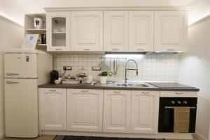 Virtuvė arba virtuvėlė apgyvendinimo įstaigoje 7 BLU Casa vacanze con idromassaggio