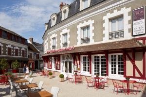 Gallery image of Relais des Trois Châteaux Hôtel-Restaurant - Teritoria in Cour-Cheverny