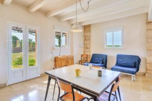 Posezení v ubytování Possessio Sa Barrala Duplex