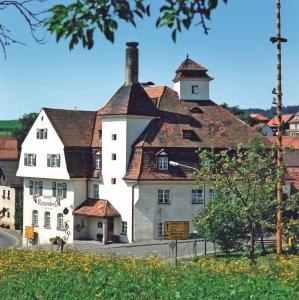 a large white building with a roof at Gasthof Russenbräu in Tiefenbach