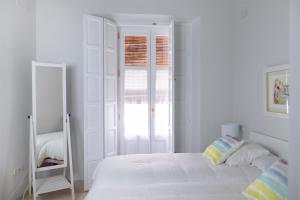 Posteľ alebo postele v izbe v ubytovaní Hispalis Casa Palacio Apartment