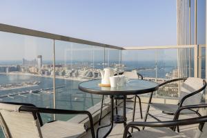 Gallery image of Pristinely furnished 3BR and maids Amazing Sea Views in Dubai