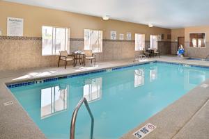 The swimming pool at or close to Holiday Inn Express Albuquerque N - Bernalillo, an IHG Hotel