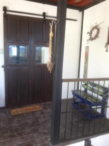 Blick auf die Eingangstür eines Hauses in der Unterkunft Loft del malecon in Campeche