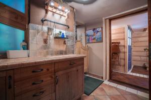 Kúpeľňa v ubytovaní Nasza Chata - Pokoje i Apartamenty + 37 fotografií