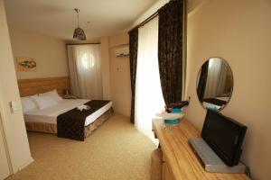 Postel nebo postele na pokoji v ubytování Nevada Hotel & Spa + 21 fotografií