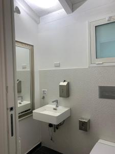 Et badeværelse på Villa Bonanno Conti + 32 billeder