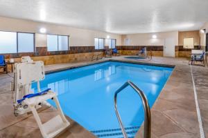 Swimming pool sa o malapit sa Holiday Inn Express Hotel & Suites Albuquerque - North Balloon Fiesta Park, an IHG Hotel