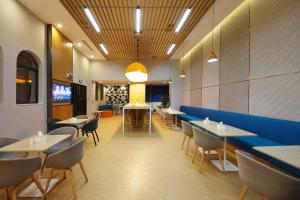 TV a/nebo společenská místnost v ubytování Holiday Inn Express Hefei Shushan by IHG