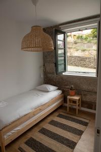 A bed or beds in a room at Casa do Arco