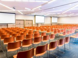 an empty lecture hall with chairs and screens at Novotel RJ Porto Atlantico in Rio de Janeiro +37 photos
