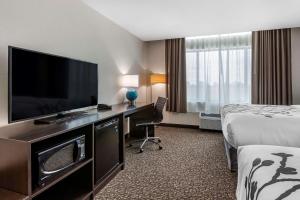 Телевизия и/или развлекателен център в Sleep Inn Waukee-West Des Moines