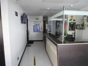 Area lobi atau resepsionis di Hotel Murano Medellín