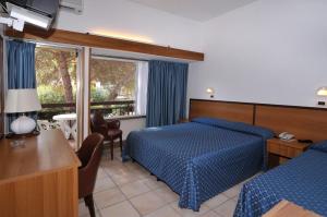Posteľ alebo postele v izbe v ubytovaní Hotel Lilly + 33 fotografií
