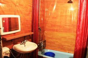 Kupatilo u objektu Houseboat Pride of India
