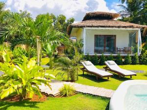 Ein Garten an der Unterkunft Mangata Boutique Bungalows