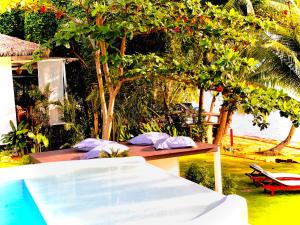 Ein Garten an der Unterkunft Mangata Boutique Bungalows