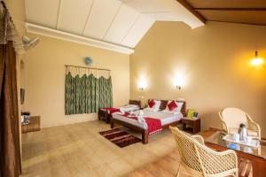 Postel nebo postele na pokoji v ubytování KSTDC Hotel Mayura Valley View Madikeri