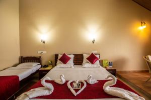 Postel nebo postele na pokoji v ubytování KSTDC Hotel Mayura Valley View Madikeri