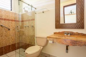 A bathroom at Hotel Ángel Inn